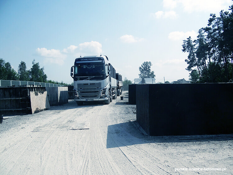 Transport szamb betonowych  w Ropczycach